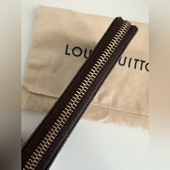 Louis Vuitton Zippy Compact Wallet in Monogram - Picture 2 of 12